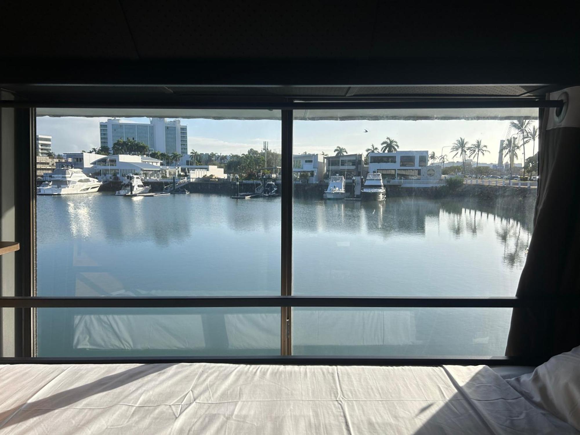 The Pier Pods On The Water- 50M From Townsville Bus Terminal And Ferry Terminal- Passport Id Requried Exteriér fotografie